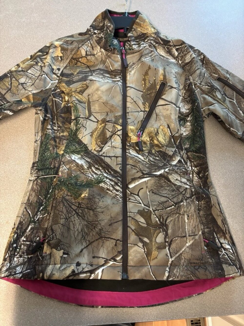 Small Women’s Realtree Camo Jacket - Wind Proof & Water Resistant - New